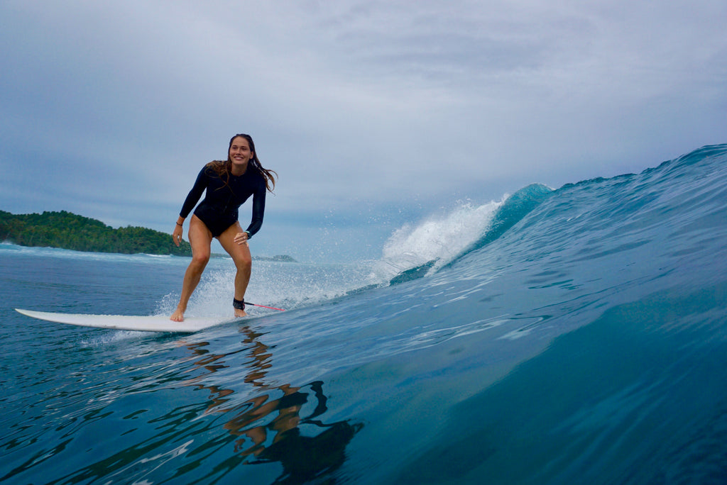 4 reasons to try surfing while travelling